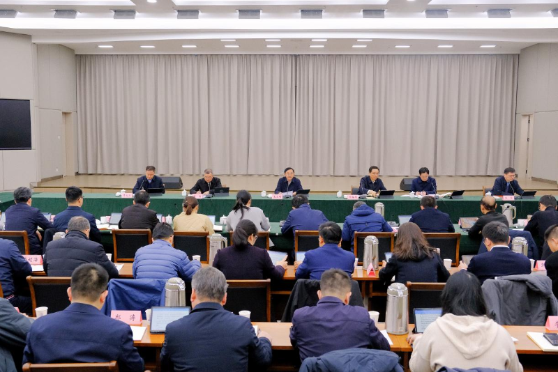 省人社厅召开厅党组理论学习中心组（扩大）学习会 专...