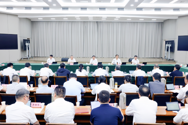 省人社厅召开厅党组理论学习中心组（扩大）学习会 专...